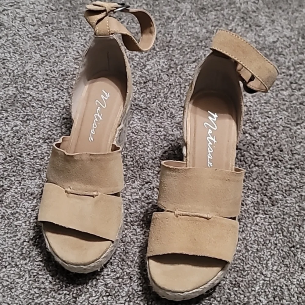 Matisse Tan Ankle-Stap Wedge Sandles/Heels Women's 10M. NWOT‎ Condition.